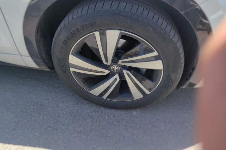 Used Volkswagen Tavendor 2024 Facelifted 380TSI All-Wheel Drive R-Line Cruise Premium Edition Right Front Wheel Hub