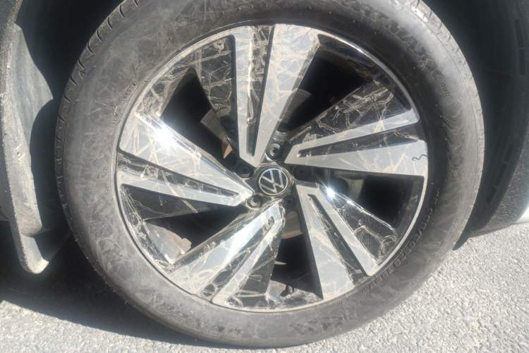 Used Volkswagen Tavendor 2024 380TSI All-Wheel-Drive R-Line Cruise Premium Edition Right Front Wheel Hub