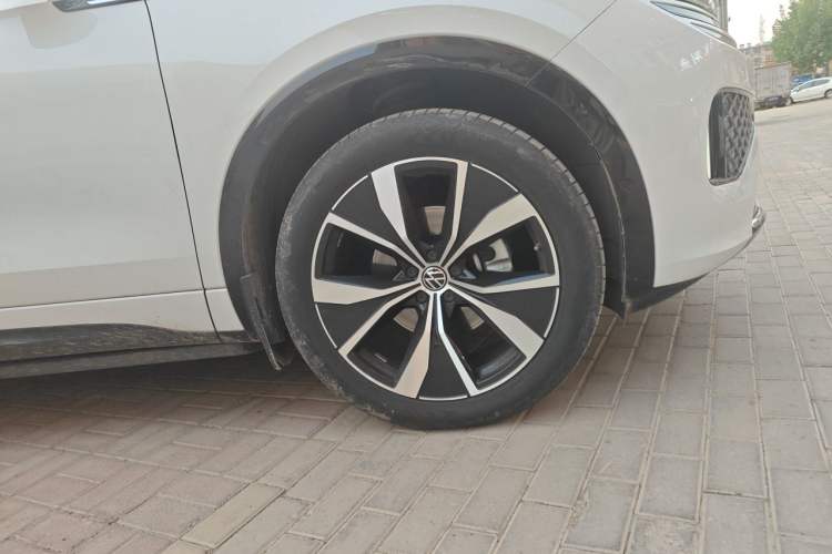 Used Volkswagen Tavendor 2024 380TSI All-Wheel-Drive R-Line Ambition Edition Right Front Wheel Hub