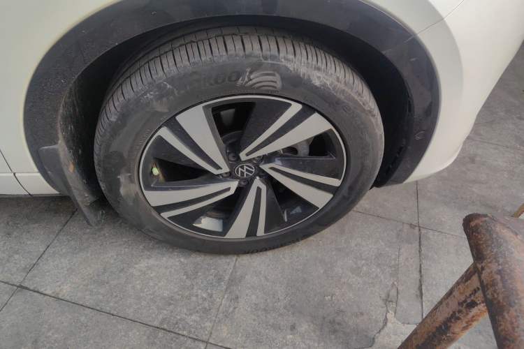 Used Volkswagen Tavendor 2024 380TSI All-Wheel Drive R-Line Cruise Edition Right Front Wheel Hub