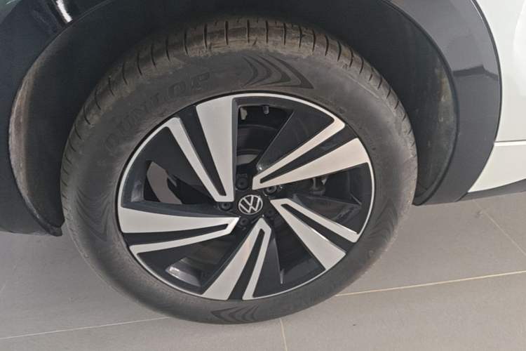 Used Volkswagen Tavendor 2024 380TSI All-Wheel-Drive R-Line Cruise Premium Edition Right Rear Wheel Hub