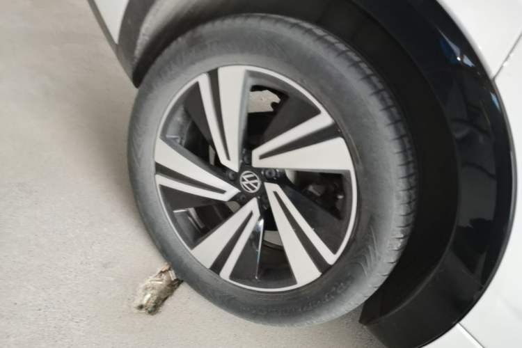 Used Volkswagen Tavendor 2024 380TSI All-Wheel Drive R-Line Cruise Edition Right Rear Wheel Hub