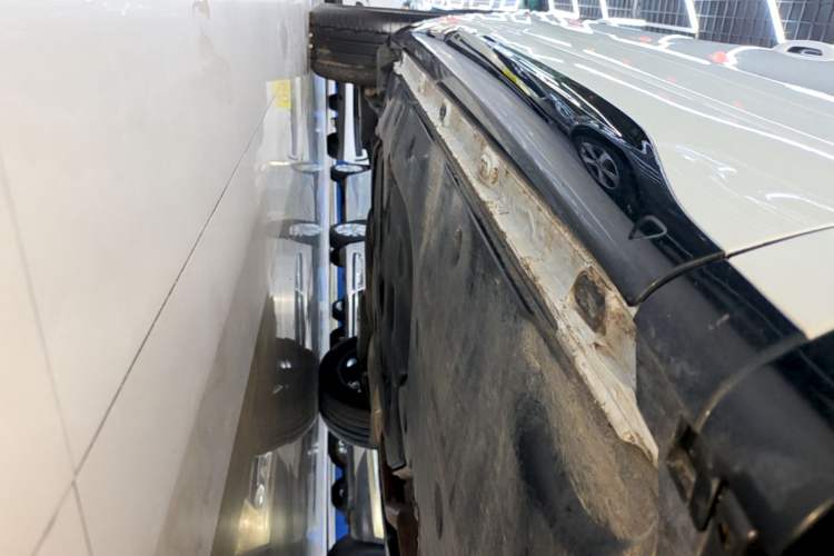 Used Volkswagen Tavendor 2024 380TSI All-Wheel Drive R-Line Cruise Edition Right Side Sill