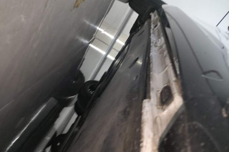 Used Volkswagen Tavendor 2024 380TSI All-Wheel-Drive R-Line Cruise Premium Edition Right Side Sill