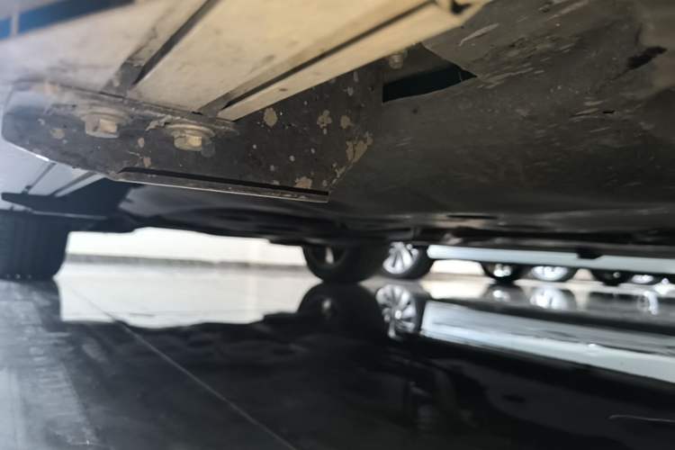Used Volkswagen Tavendor 2024 380TSI All-Wheel-Drive R-Line Journey Shared Enjoyment Model Right Side Sill