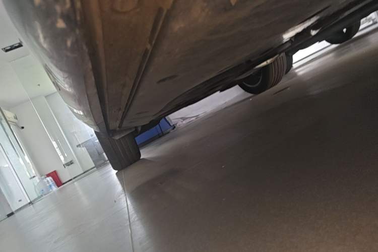 Used Volkswagen Tavendor 2024 380TSI All-Wheel-Drive R-Line Cruise Premium Edition Right Side Sill