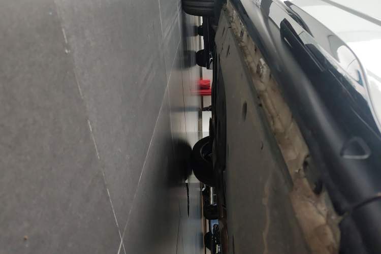 Used Volkswagen Tavendor 2024 380TSI All-Wheel Drive R-Line Cruise Edition Right Side Sill