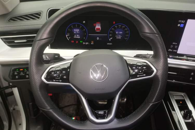 Used Volkswagen Tavendor 2024 380TSI All-Wheel-Drive R-Line Cruise Premium Edition Steering Wheel