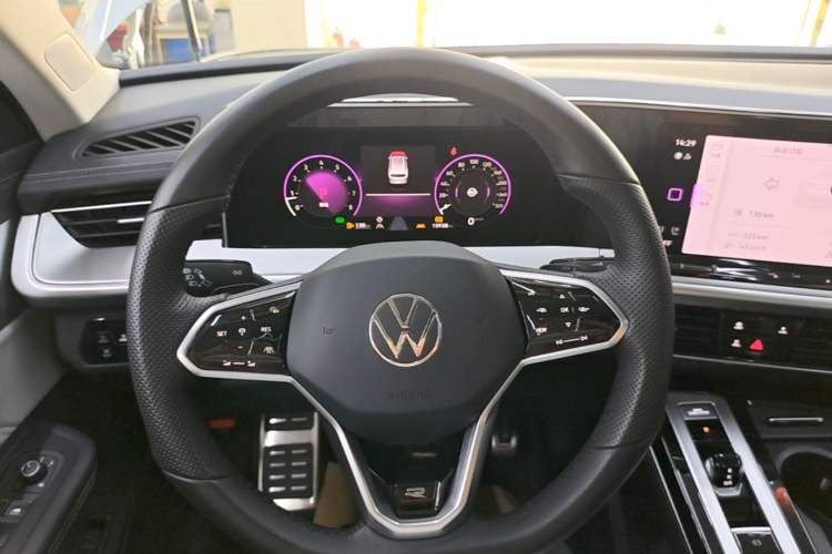 Used Volkswagen Tavendor 2024 380TSI All-Wheel Drive R-Line Cruise Edition Steering Wheel