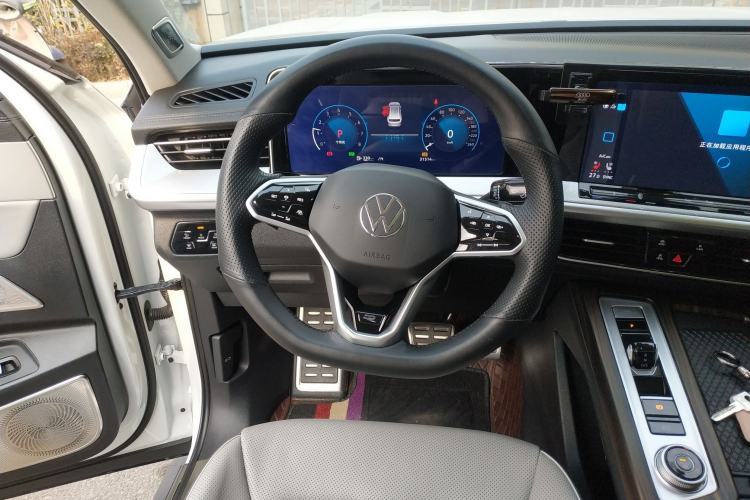 Used Volkswagen Tavendor 2024 380TSI All-Wheel Drive R-Line Cruise Edition Steering Wheel