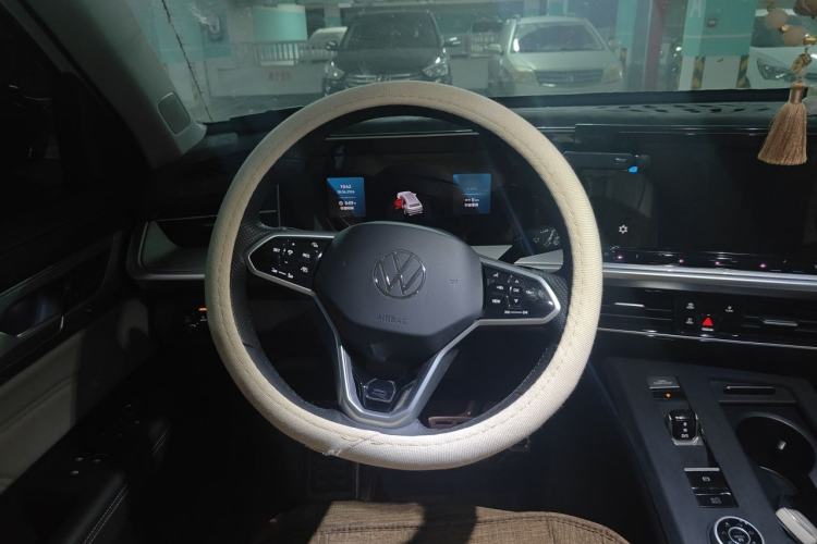 Used Volkswagen Tavendor 2024 380TSI All-Wheel Drive R-Line Cruise Edition Steering Wheel