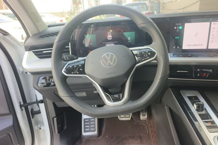Used Volkswagen Tavendor 2024 380TSI All-Wheel-Drive R-Line Cruise Premium Edition Steering Wheel