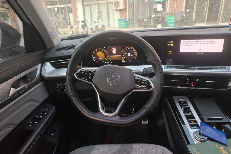 Used Volkswagen Tavendor 2024 380TSI All-Wheel-Drive R-Line Ambition Edition Steering Wheel