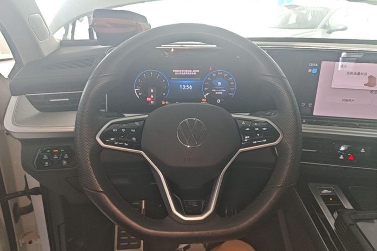 Used Volkswagen Tavendor 2024 380TSI All-Wheel-Drive R-Line Cruise Premium Edition Steering Wheel