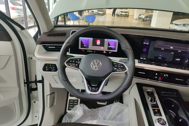 Used Volkswagen Tavendor 2024 380TSI All-Wheel Drive R-Line Cruise Edition Steering Wheel