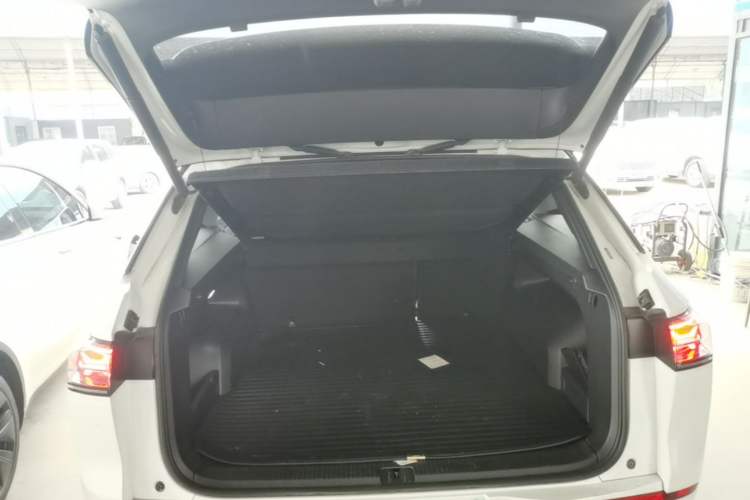 Used Volkswagen Tavendor 2024 380TSI All-Wheel Drive R-Line Cruise Edition Trunk