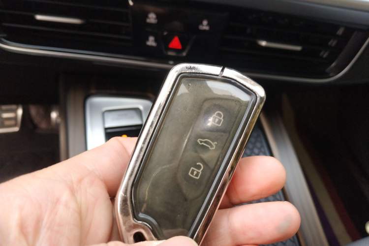 Used Volkswagen Tavendor 2024 380TSI All-Wheel Drive R-Line Cruise Edition Vehicle Key
