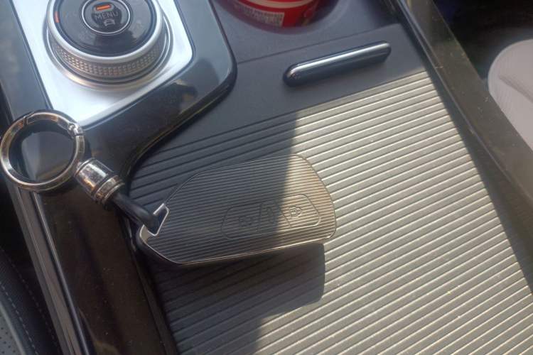 Used Volkswagen Tavendor 2024 380TSI All-Wheel-Drive R-Line Cruise Premium Edition Vehicle Key