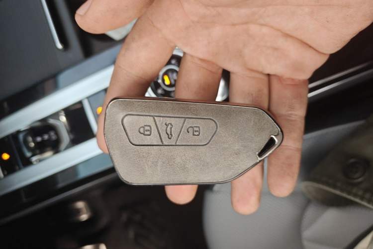 Used Volkswagen Tavendor 2024 380TSI All-Wheel-Drive R-Line Ambition Edition Vehicle Key