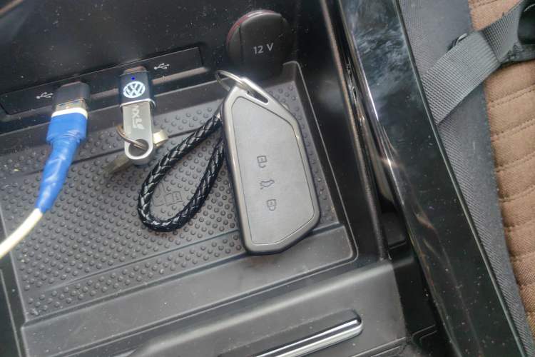 Used Volkswagen Tavendor 2024 380TSI All-Wheel Drive R-Line Cruise Edition Vehicle Key