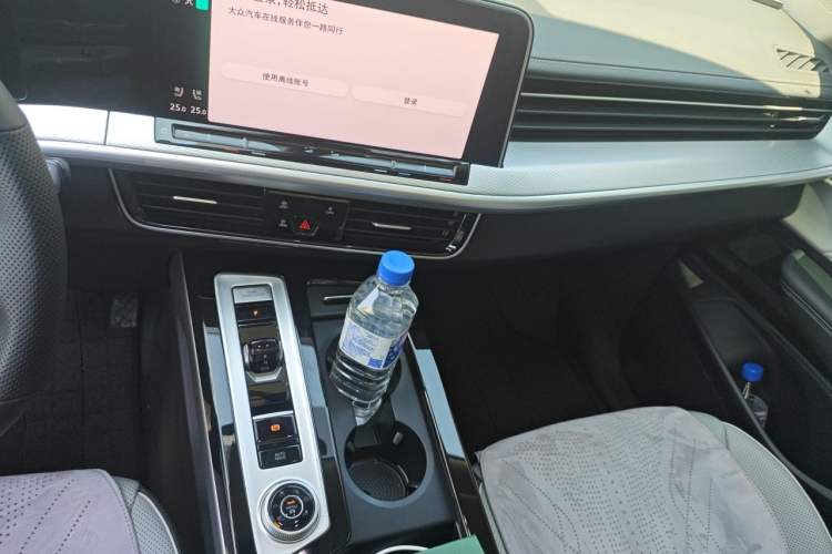 Used Volkswagen Tavendor 2025 Model 380TSI Four-Wheel Drive R-Line Cruise Zhongxiang Edition Audio And AC Panel
