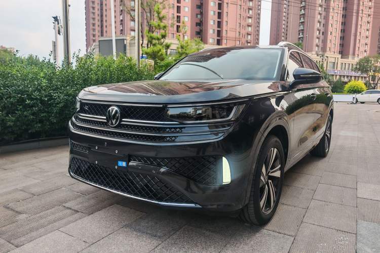 Volkswagen Tavendor 2025 Model 380TSI Four-Wheel Drive R-Line Cruise Zhongxiang Edition usata Guazi used car, China used car export, Used car for sale, Used cars, Cheapest cars for sale