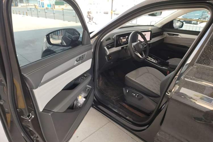 Used Volkswagen Tavendor 2025 Model 380TSI Four-Wheel Drive R-Line Cruise Zhongxiang Edition Driver Seat