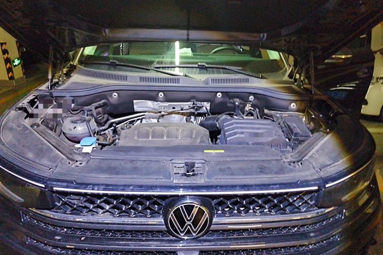 Used Volkswagen Tavendor 2025 Model 380TSI Four-Wheel Drive R-Line Cruise Zhongxiang Edition Engine Bay