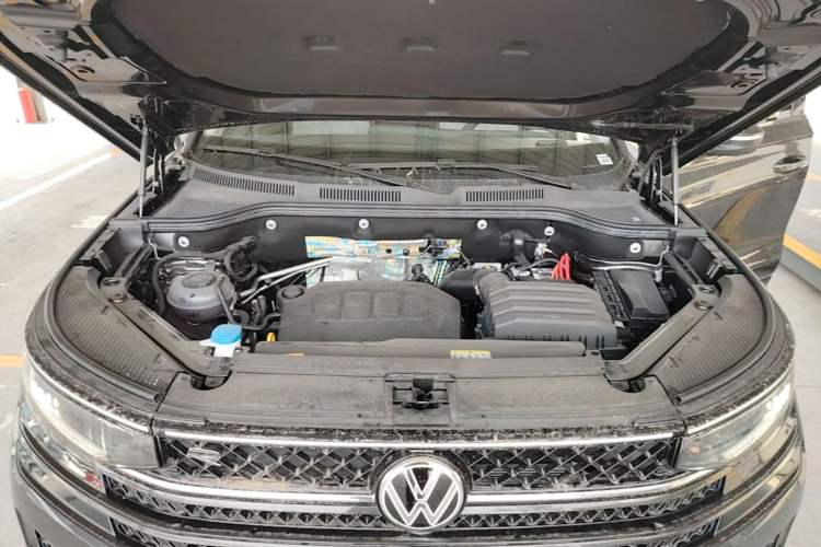 Used Volkswagen Tavendor 2025 Model 380TSI Four-Wheel Drive R-Line Cruise Zhongxiang Edition Engine Bay