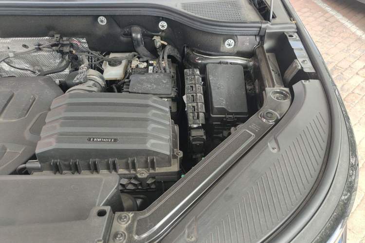 Used Volkswagen Tavendor 2025 Model 330TSI Luxury Journey—Shared Enjoyment Edition Engine Bay Left