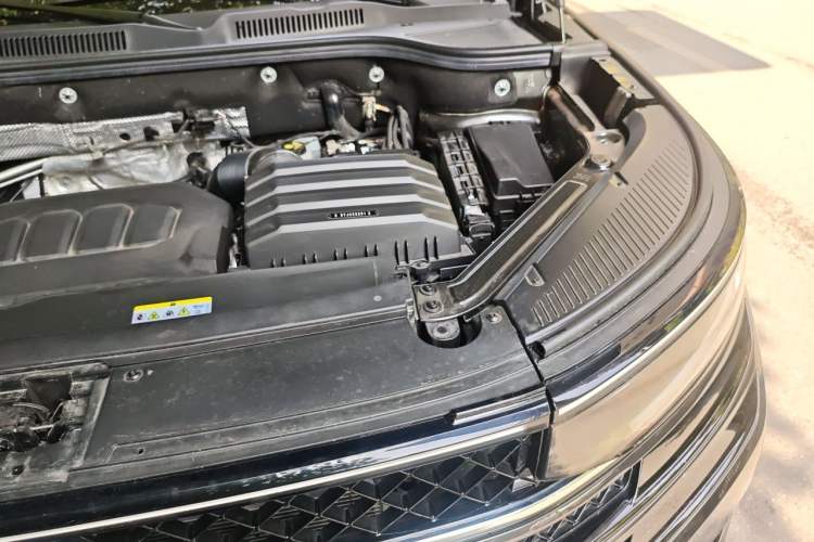 Used Volkswagen Tavendor 2025 Model 380TSI Four-Wheel Drive R-Line Cruise Zhongxiang Edition Engine Bay Left