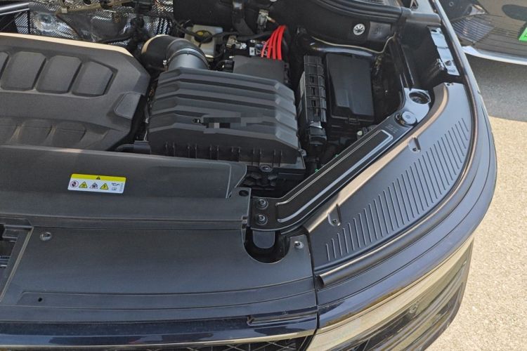 Used Volkswagen Tavendor 2025 Model 380TSI Four-Wheel Drive R-Line Cruise Zhongxiang Edition Engine Bay Left
