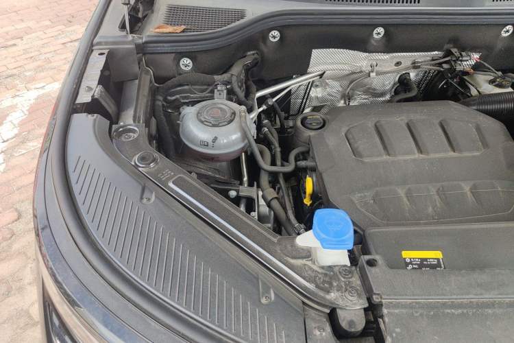 Used Volkswagen Tavendor 2025 Model 330TSI Luxury Journey—Shared Enjoyment Edition Engine Bay Right