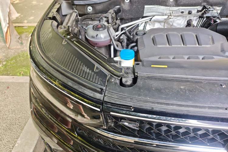 Used Volkswagen Tavendor 2025 Model 380TSI Four-Wheel Drive R-Line Cruise Zhongxiang Edition Engine Bay Right