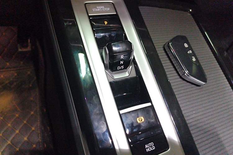 Used Volkswagen Tavendor 2025 Model 380TSI Four-Wheel Drive R-Line Cruise Zhongxiang Edition Gear Lever