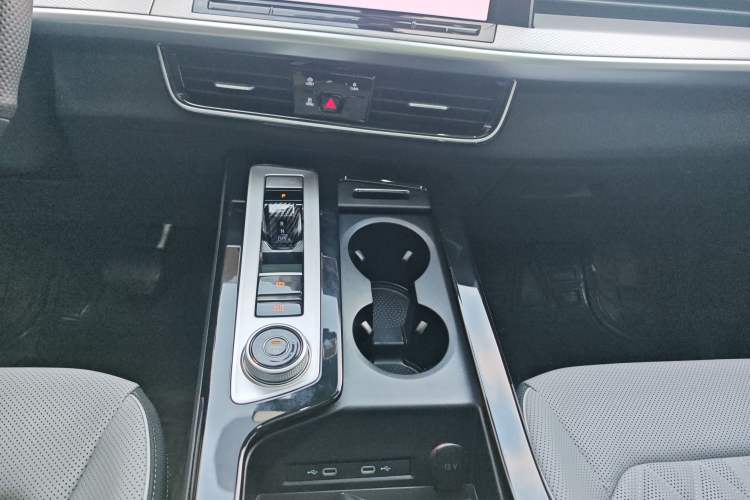 Used Volkswagen Tavendor 2025 Model 380TSI Four-Wheel Drive R-Line Cruise Zhongxiang Edition Gear Lever