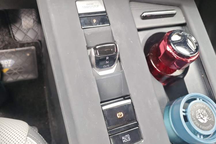 Used Volkswagen Tavendor 2025 Model 380TSI Four-Wheel Drive R-Line Cruise Zhongxiang Edition Gear Lever