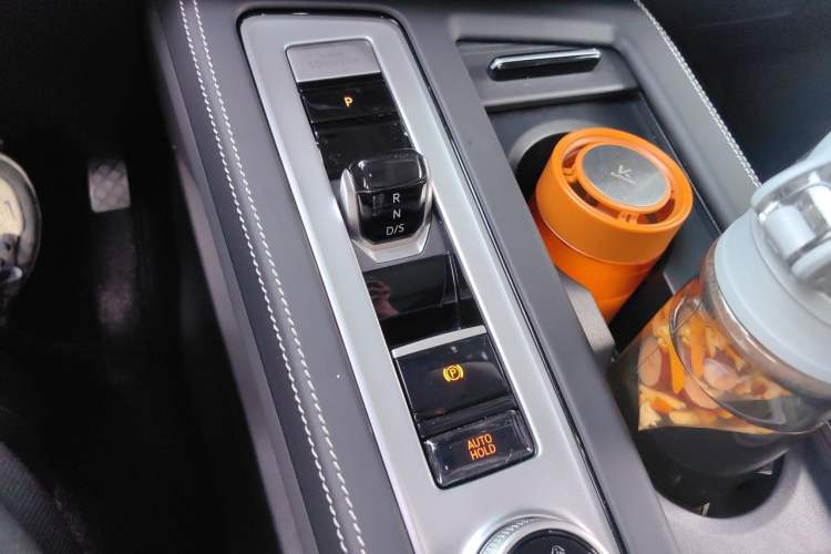 Used Volkswagen Tavendor 2025 Model 380TSI Four-Wheel Drive R-Line Cruise Zhongxiang Edition Gear Lever