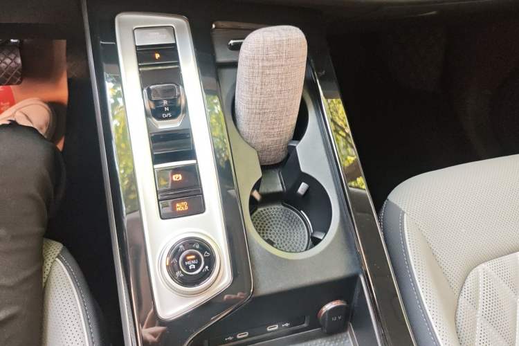 Used Volkswagen Tavendor 2025 Model 380TSI Four-Wheel Drive R-Line Cruise Zhongxiang Edition Gear Lever