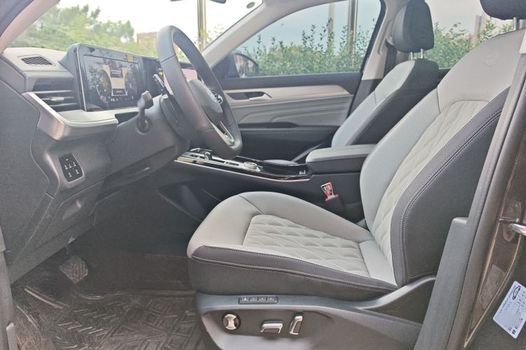 Used Volkswagen Tavendor 2025 Model 380TSI Four-Wheel Drive R-Line Cruise Zhongxiang Edition Interior 1