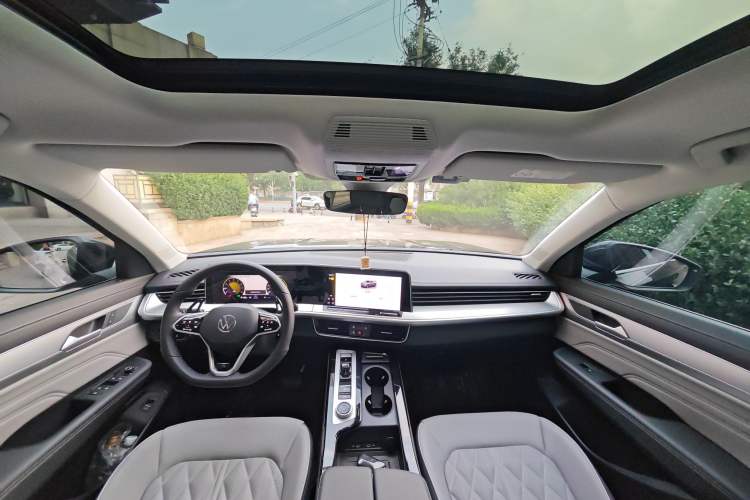 Used Volkswagen Tavendor 2025 Model 380TSI Four-Wheel Drive R-Line Cruise Zhongxiang Edition Interior 3