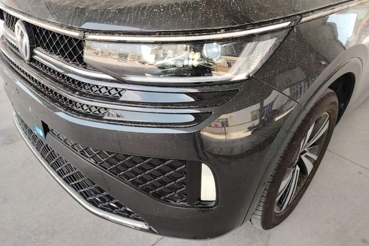 Used Volkswagen Tavendor 2025 Model 380TSI Four-Wheel Drive R-Line Cruise Zhongxiang Edition Left Front Headlight