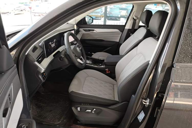 Used Volkswagen Tavendor 2025 Model 380TSI Four-Wheel Drive R-Line Cruise Zhongxiang Edition Left Front Seat