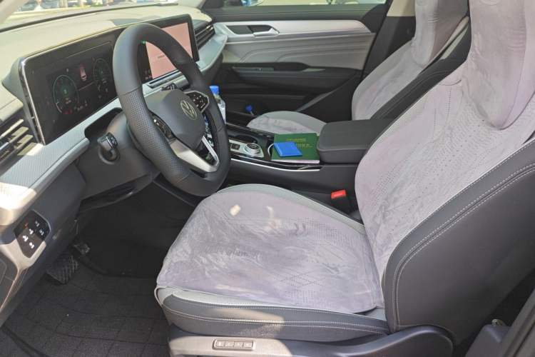 Used Volkswagen Tavendor 2025 Model 380TSI Four-Wheel Drive R-Line Cruise Zhongxiang Edition Left Front Seat