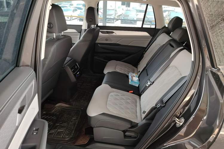 Used Volkswagen Tavendor 2025 Model 380TSI Four-Wheel Drive R-Line Cruise Zhongxiang Edition Left Rear Seat