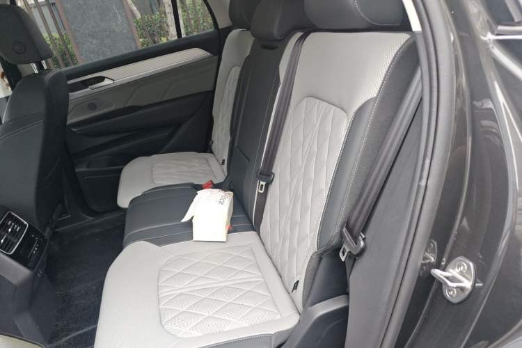 Used Volkswagen Tavendor 2025 Model 380TSI Four-Wheel Drive R-Line Cruise Zhongxiang Edition Left Rear Seat