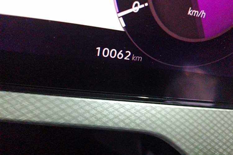 Used Volkswagen Tavendor 2025 Model 380TSI Four-Wheel Drive R-Line Cruise Zhongxiang Edition Odometer Close Up