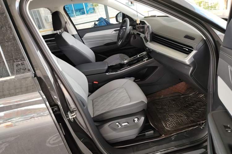 Used Volkswagen Tavendor 2025 Model 380TSI Four-Wheel Drive R-Line Cruise Zhongxiang Edition Right Front Seat