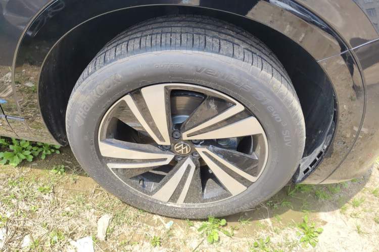 Used Volkswagen Tavendor 2025 Model 380TSI Four-Wheel Drive R-Line Cruise Zhongxiang Edition Right Front Wheel Hub