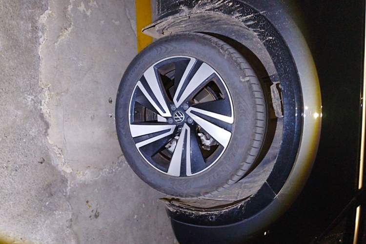 Used Volkswagen Tavendor 2025 Model 380TSI Four-Wheel Drive R-Line Cruise Zhongxiang Edition Right Front Wheel Hub